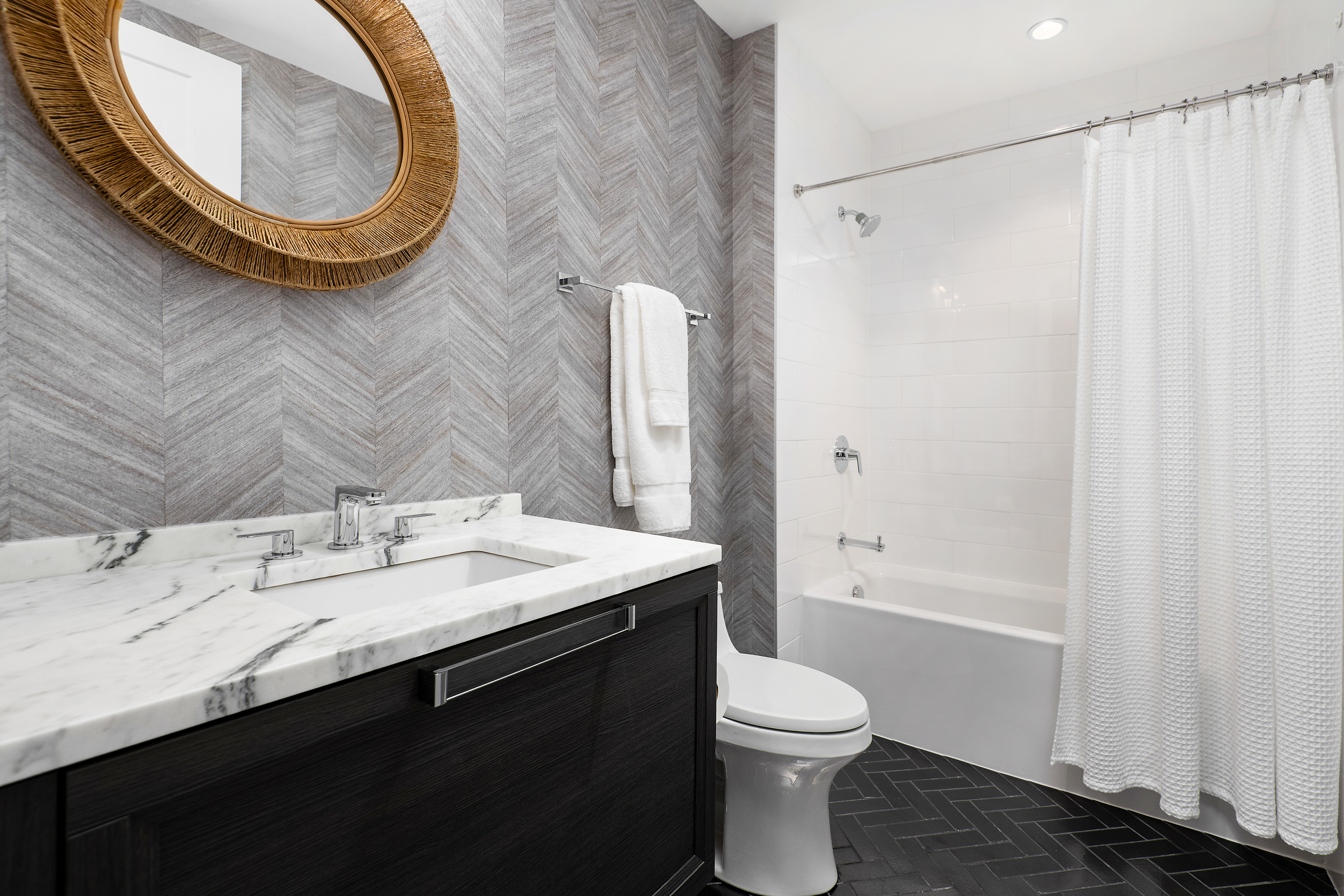 bathroom with tiled wall